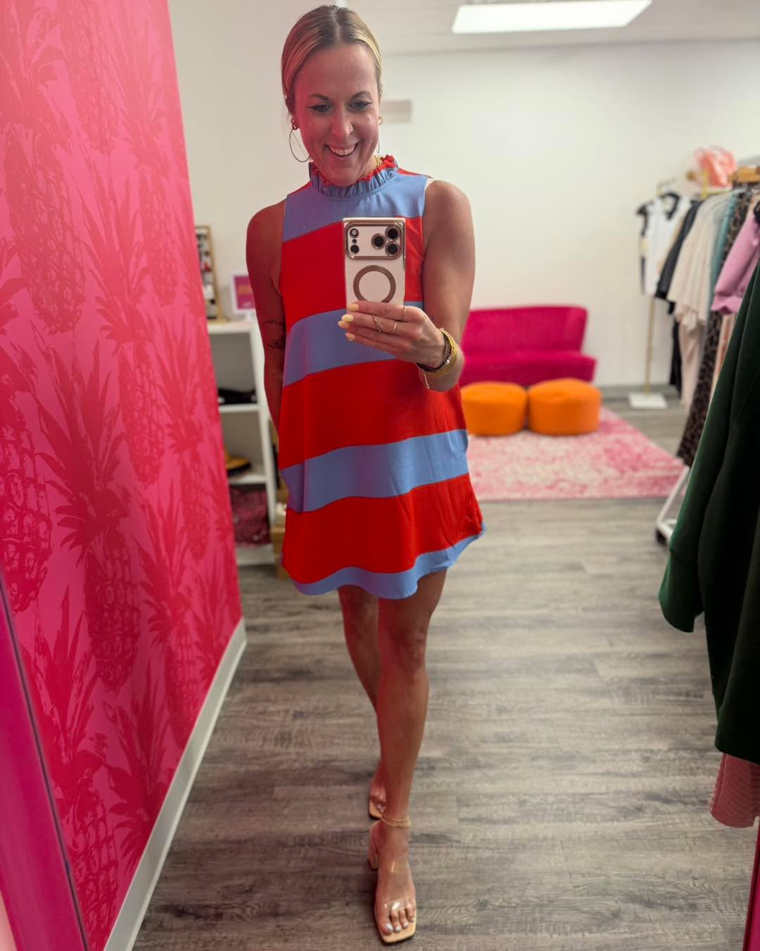 My faaaaave look at shopbellamango 🩵❤️ One of the best and unexpected color combos 🤩 It’s too short for me but perfect for you 5’5 and under girlies!