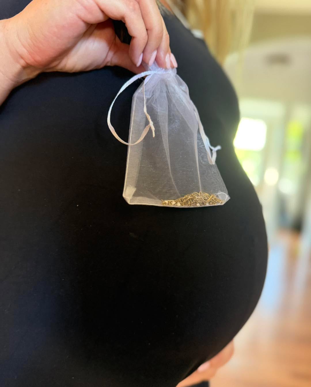 Mama’s permanent jewelry is safely tucked away until baby arrives next week 💗🥹 I’m sooooo excited for you, Alex! 🤗